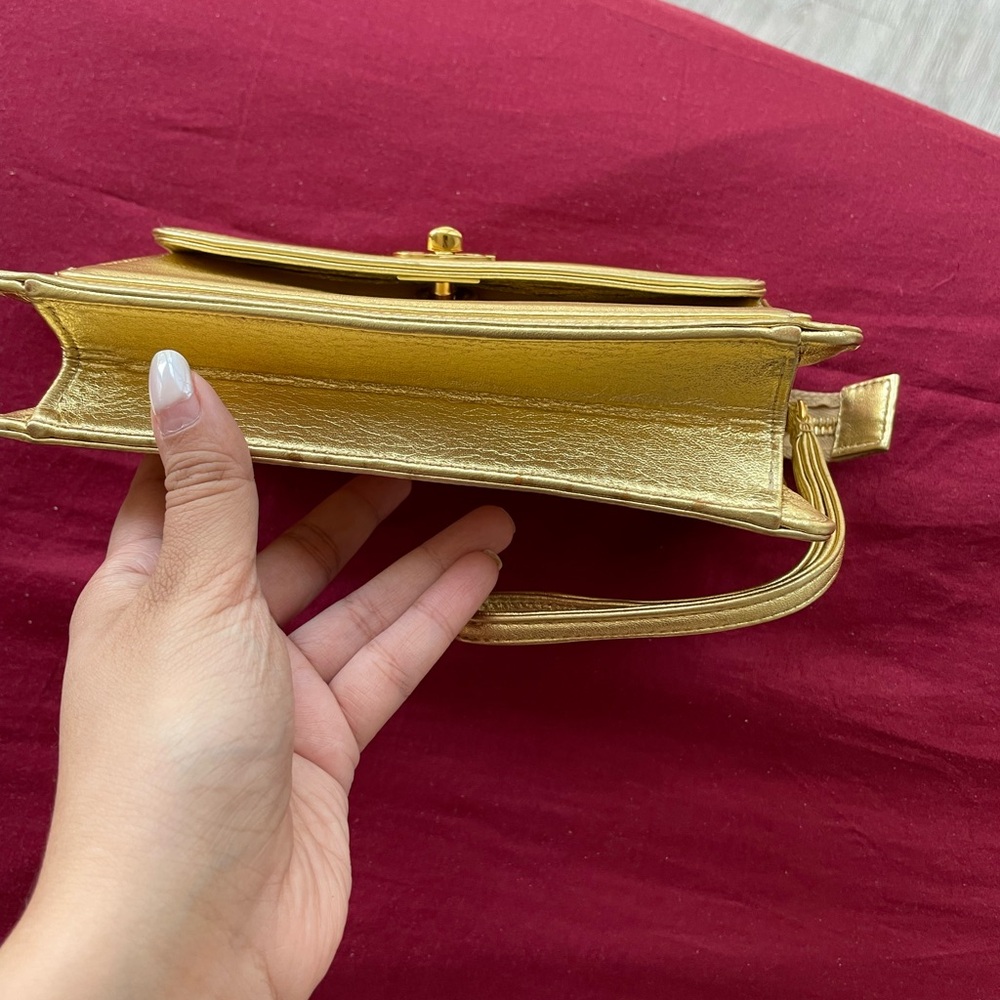 CHANEL vintage gold clutch wristlet - rare - Picture 4 of 9